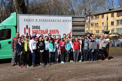 Жители бульвара Мира и улицы Крановой провели субботники
