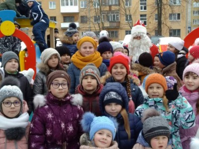 Более одной тысячи детей посетят новогодние ёлки, организованные Дмитрием Барыкиным