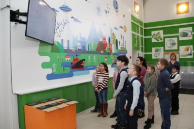 Подшефные школьники "Завода Красный Якорь" погрузились в мир науки и техники