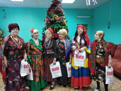 Депутат Дмитрий Барыкин вручил подарки пожилым одиноким канавинцам